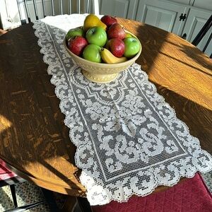 VINTAGE~HANDMADE~LACE DOILY or RUNNER~ECRU~COTTON CROCHET THREAD~NICE~CCD